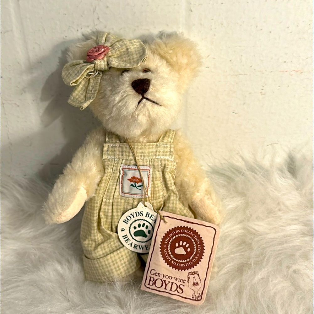 Authentic Boyds Bear 6 inch “Daisy Bloomengrows” Great shape NWT NO SWEATER